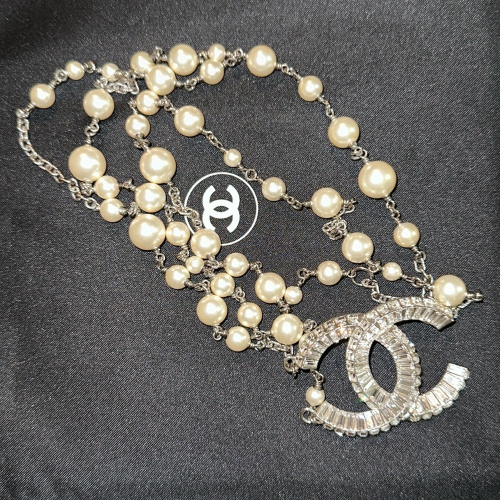 CHANEL CRYSTAL AND PEARL BELT/NECKLACE